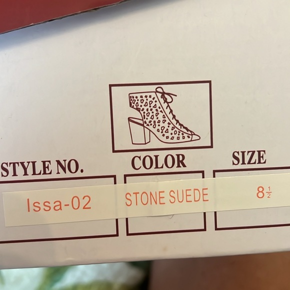 New NATURE BREEZE ISSA-02 WOMEN'S SIZE8.5 STONE SUEDE BOOTIES CUT OUT PEEP TOE - Picture 5 of 5